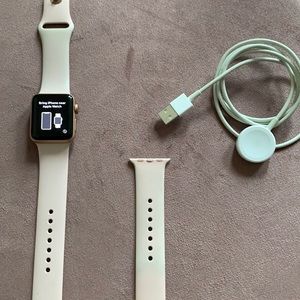 Series 3 38MM Apple Watch w/ GPS & Charger
